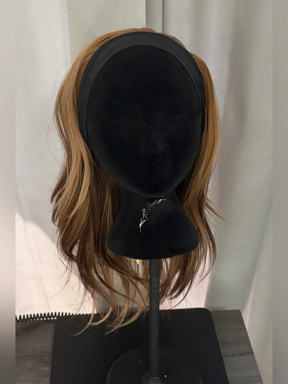 New CHELSEY SMITH CROWN Headband Wig Soft Brunette Chestnut Long Layers